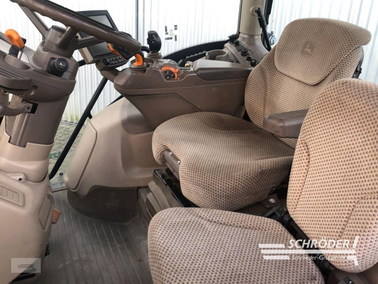 Traktor типа John Deere 6110 R ULTIMATE | RADGEWICHTE, Gebrauchtmaschine в Ahlerstedt (Фотография 15)